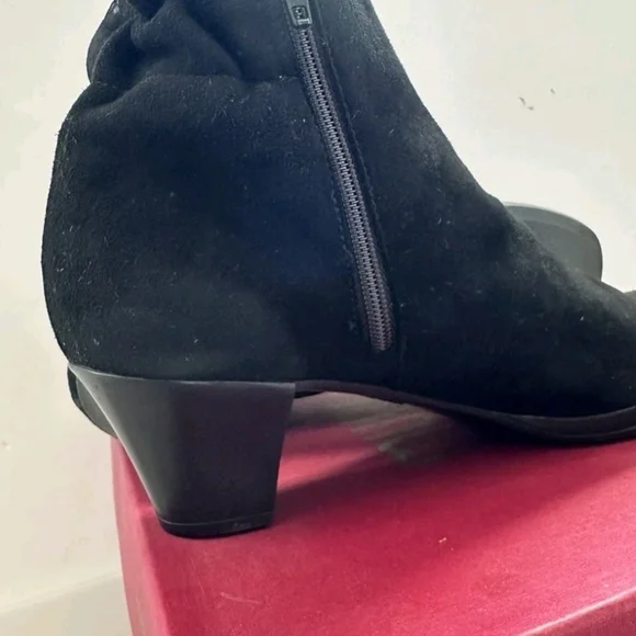 Munro Suede Black Ankle Boots Rare Narrow Fit 8.5 SS New - Picture 6 of 7